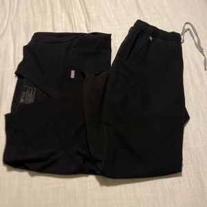 SOLD **Men’s Figs Scrub Set, Top & Joggers, Both L